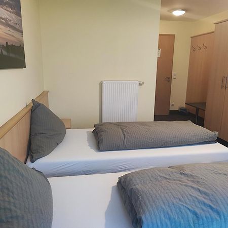 Wirtshaus Zur Bina Hotel Vilsbiburg Bagian luar foto