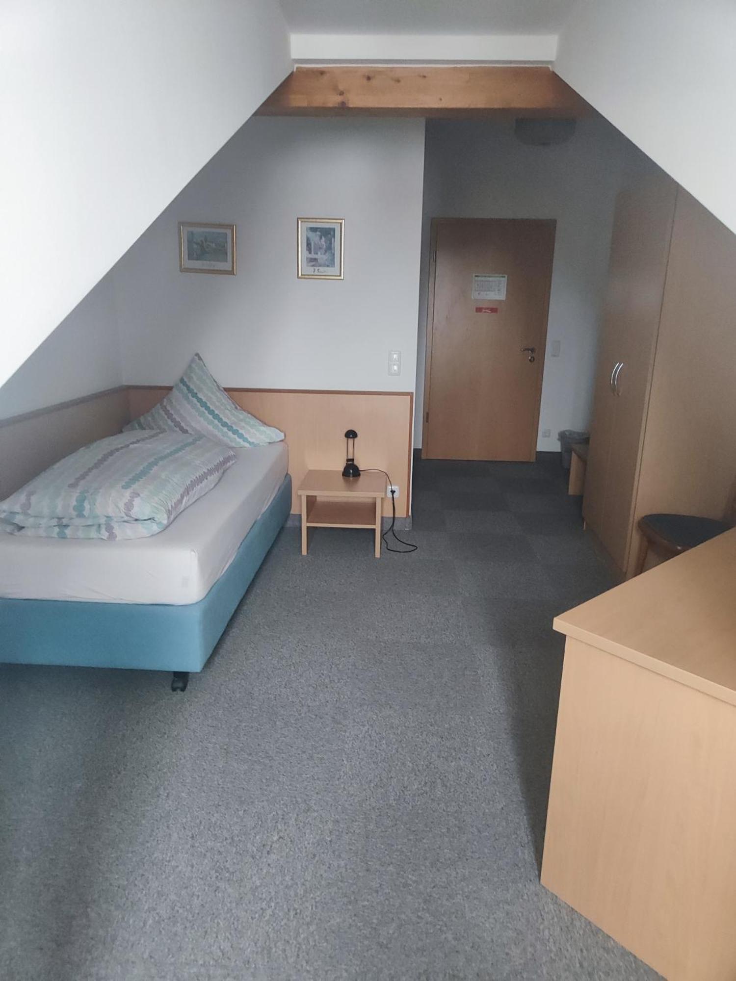 Wirtshaus Zur Bina Hotel Vilsbiburg Bagian luar foto
