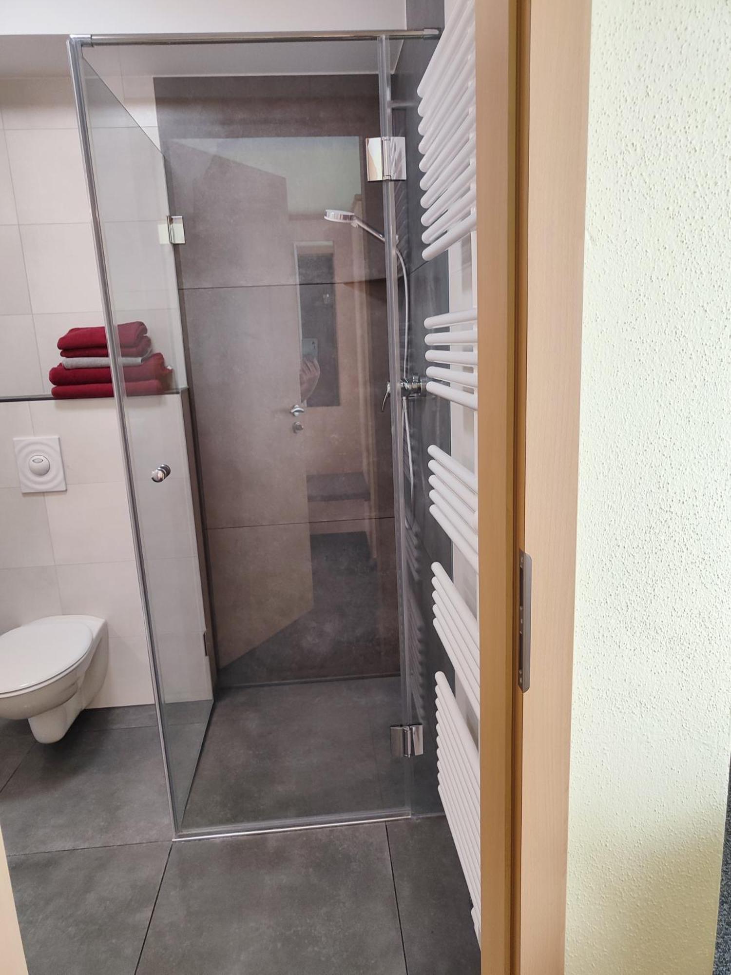 Wirtshaus Zur Bina Hotel Vilsbiburg Bagian luar foto