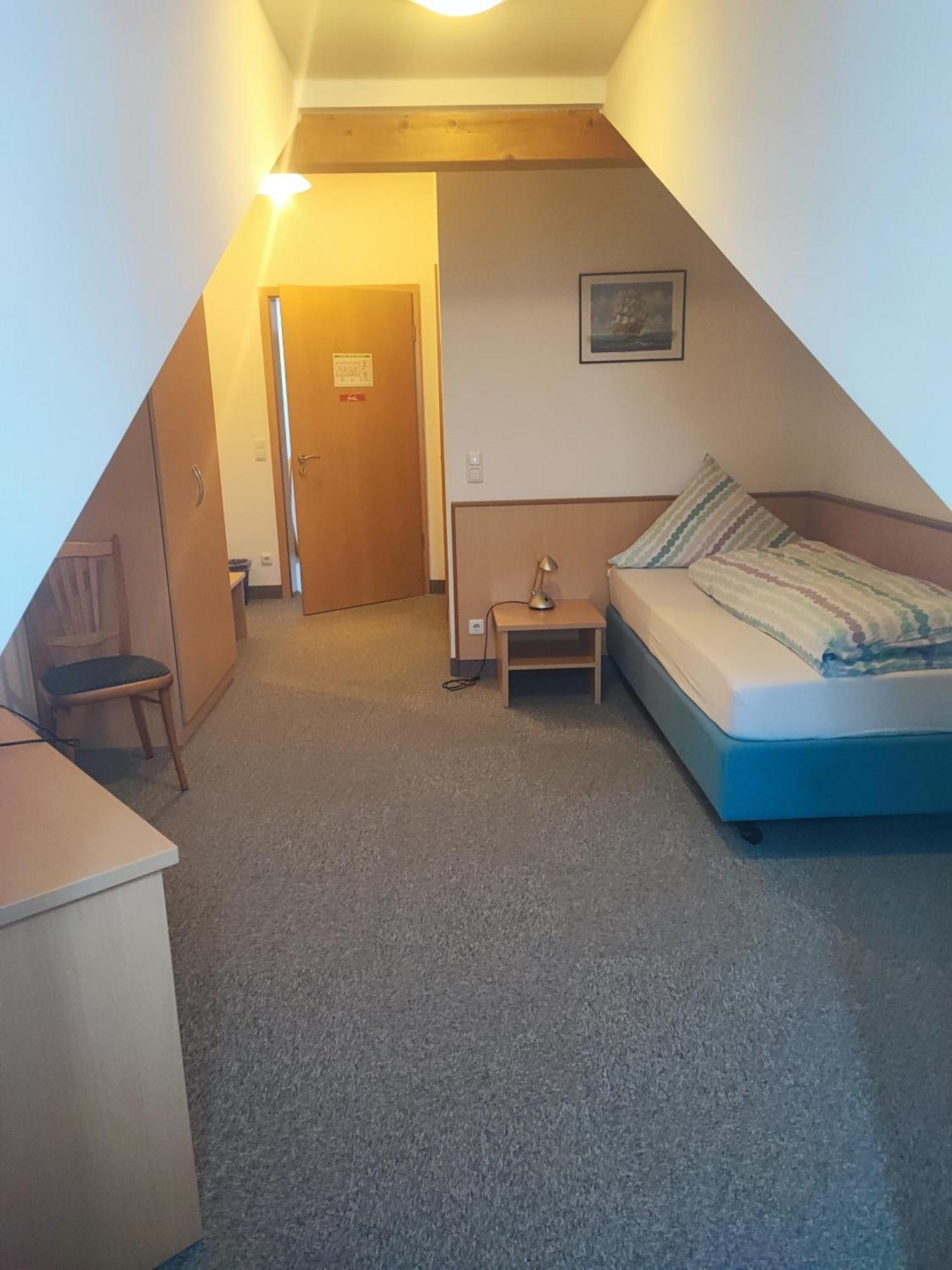 Wirtshaus Zur Bina Hotel Vilsbiburg Bagian luar foto