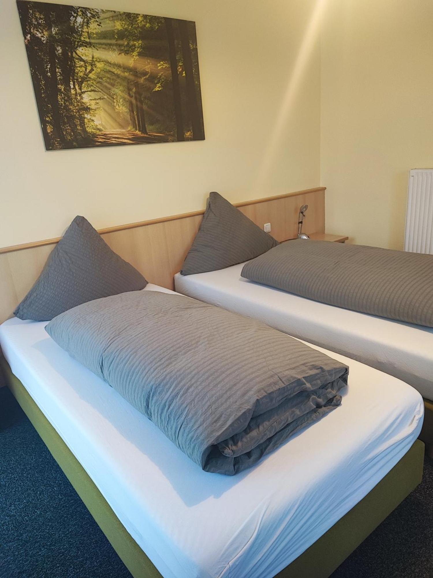 Wirtshaus Zur Bina Hotel Vilsbiburg Bagian luar foto