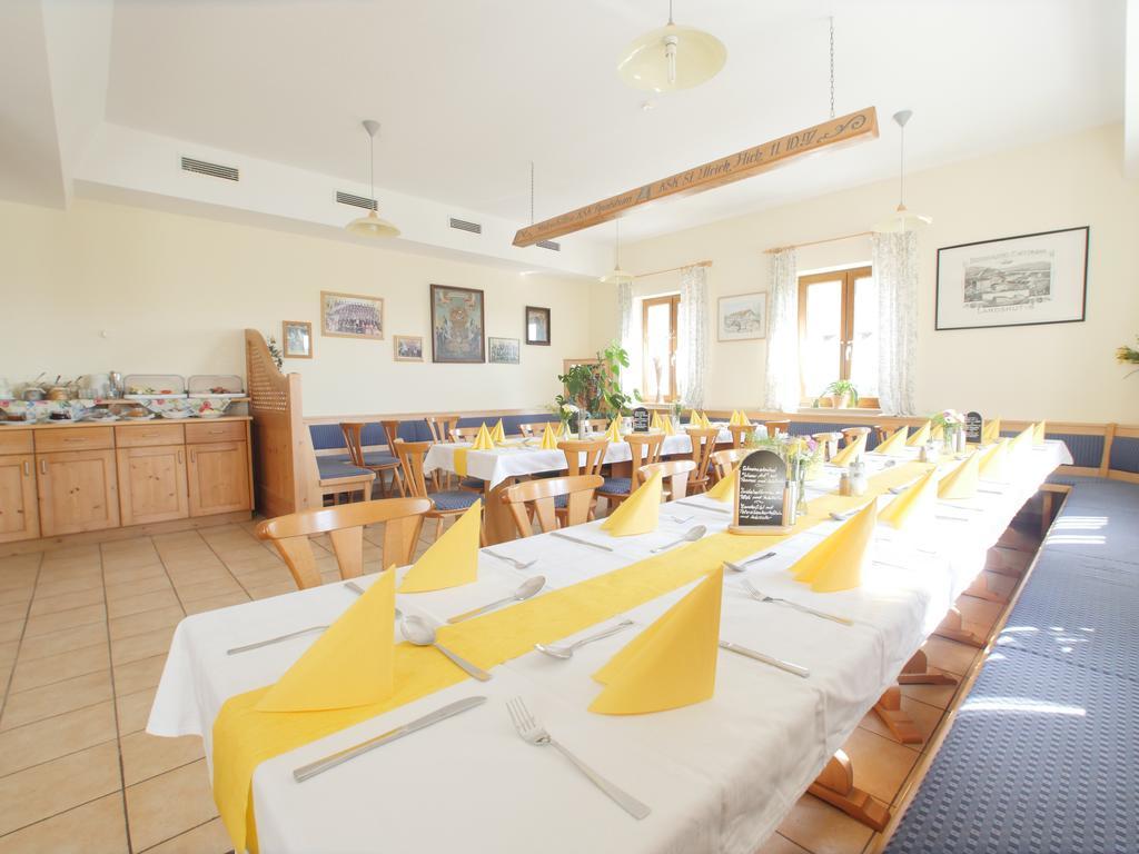 Wirtshaus Zur Bina Hotel Vilsbiburg Bagian luar foto